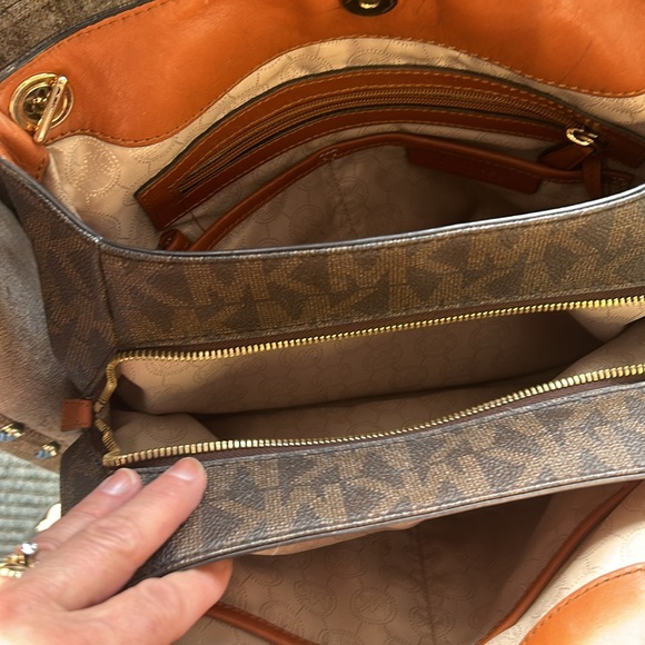 Michael kors satchel - Picture 6 of 6